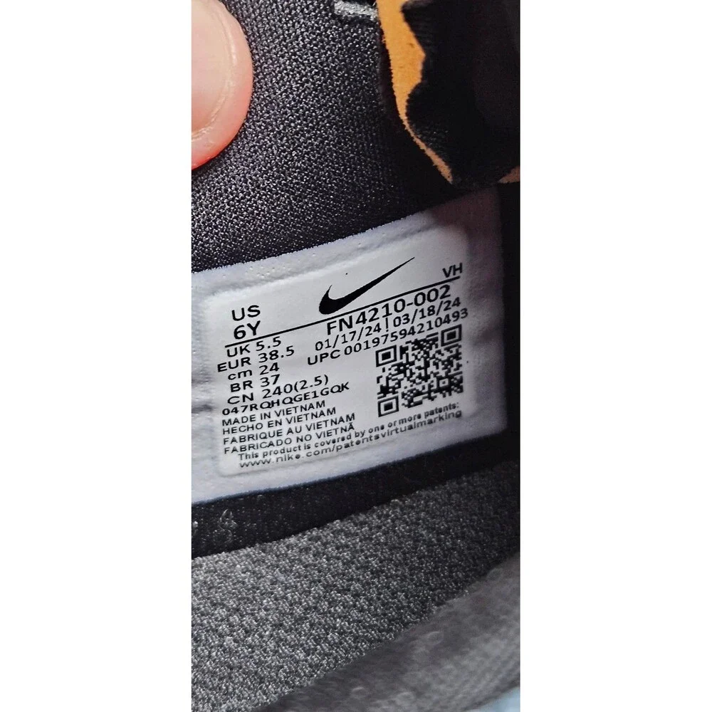 Nike SB Zoom Youth Skate Shoes Black/Pink (FN4210-002) – Size 6Y – New w/ Box